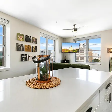 Luxury 2-bedroom Steps Away From The French Quarter *