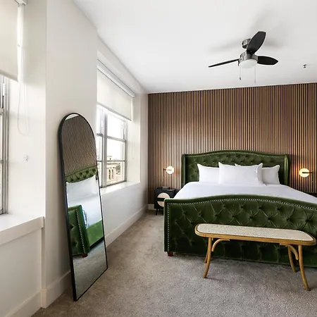 Luxury 2-bedroom Steps Away From The French Quarter