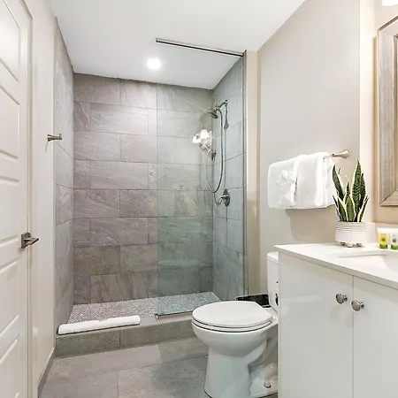 Spacious 4br Near French Quarter Apartment *