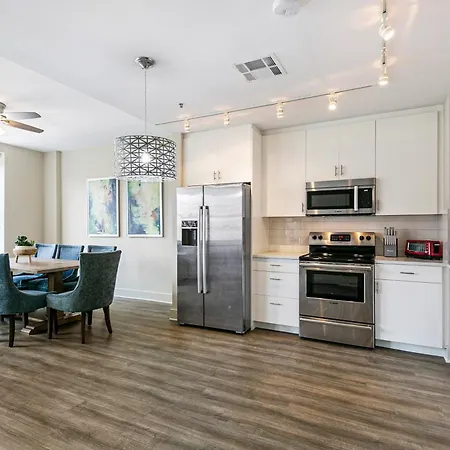 Spacious 4br Near French Quarter Apartment