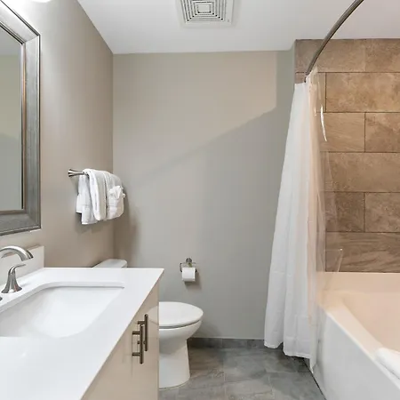 Spacious 4br Near French Quarter Apartment *