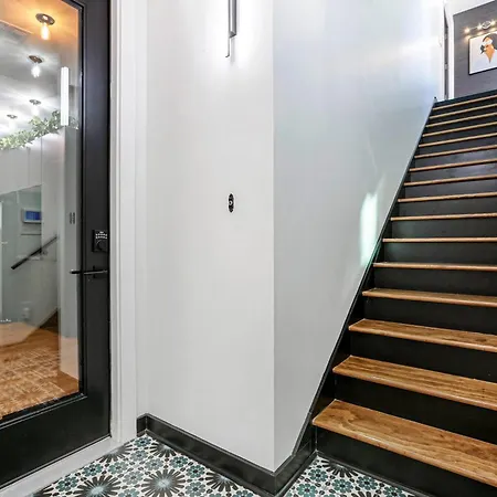 5 Bedroom W Private Rooftop