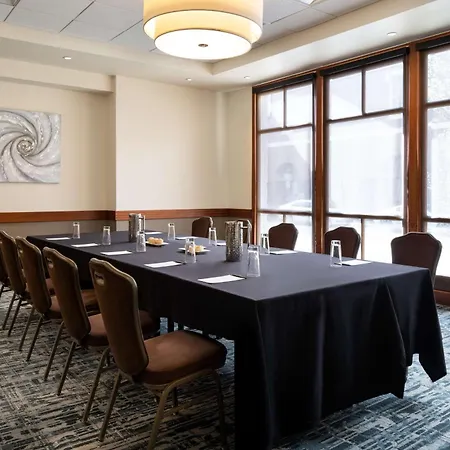 Hotel Embassy By Hilton Convention Center 3*