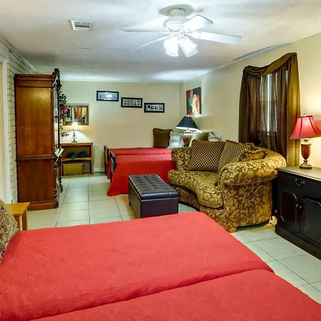Holiday home Quaint About 10 Mi To Bourbon St!