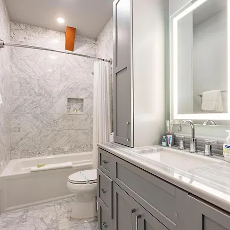 The Iris Apartment