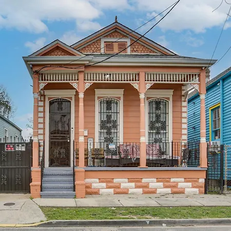 Nola With Front Porch About 1 Mi To French Quarter!