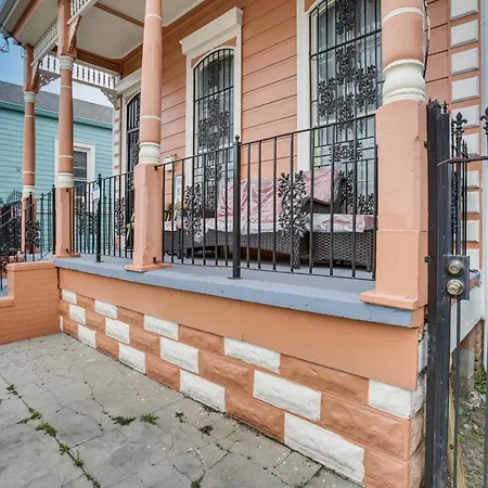 Nola With Front Porch About 1 Mi To French Quarter! New Orleans