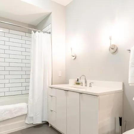 Landing Modern With Amazing Amenities Apartment New Orleans
