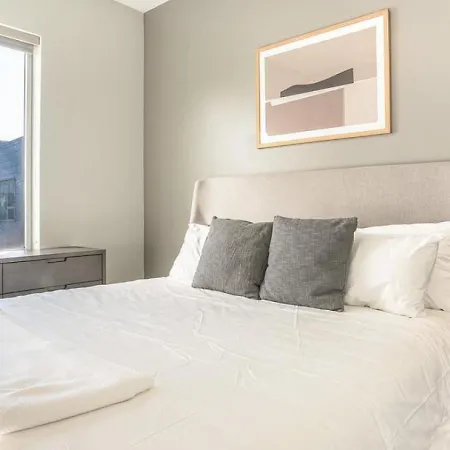 Apartment Landing Modern With Amazing Amenities *