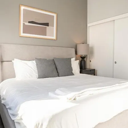Apartment Landing Modern With Amazing Amenities *