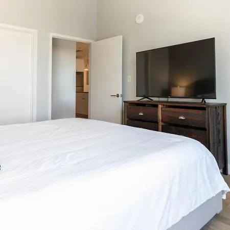 Landing Modern With Amazing Amenities Apartment