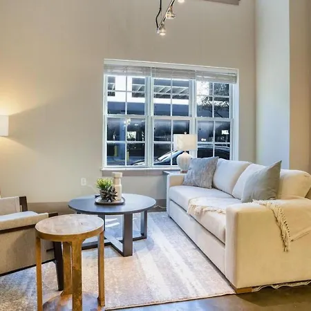 Apartment Landing Modern With Amazing Amenities *
