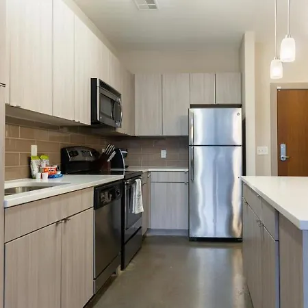 Apartment Landing Modern With Amazing Amenities New Orleans
