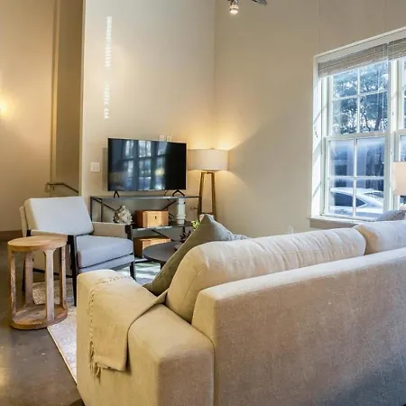 Landing Modern With Amazing Amenities