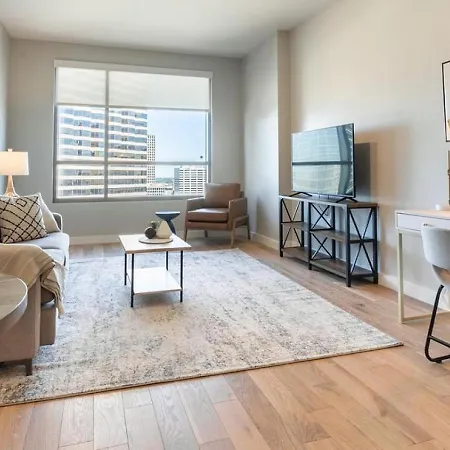 Landing Modern With Amazing Amenities *