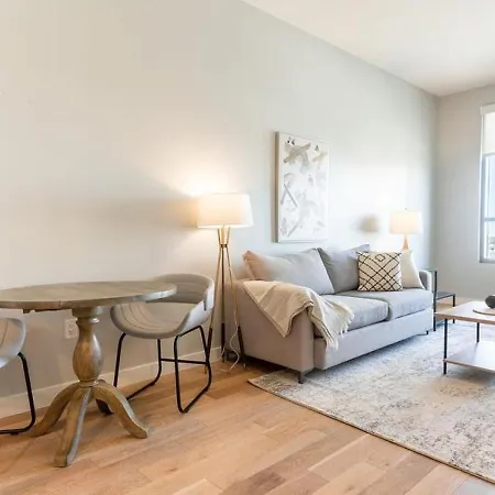 Apartment Landing Modern With Amazing Amenities *