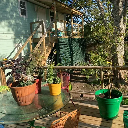 Garden View Apartment New Orleans