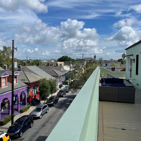 The Burgundy Penthouse Steps To The French Quarter
