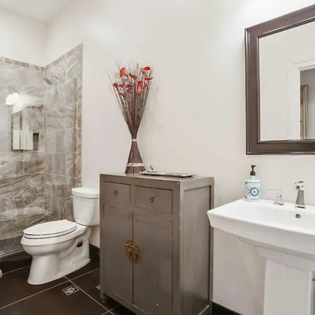 Holiday home The Burgundy Penthouse Steps To The French Quarter *