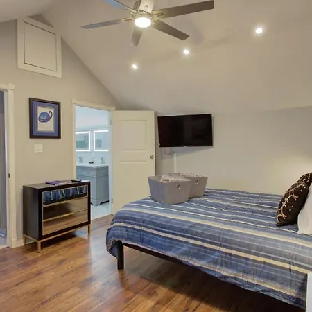 Charming Conti Nest With Large Courtyard Holiday home New Orleans