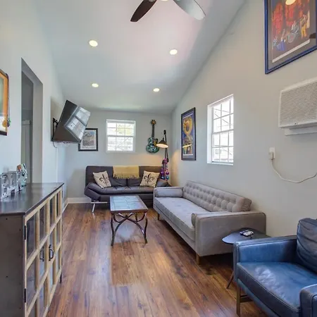 Charming Conti Nest With Large Courtyard Holiday home