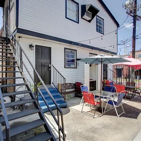 Holiday home Captivating Conti Hideaway- Mid-city Perfection *