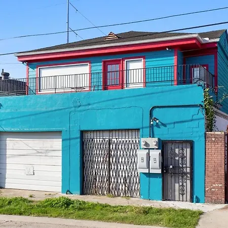 Spectacular Roof Deck - Luxury 3 Bedroom *