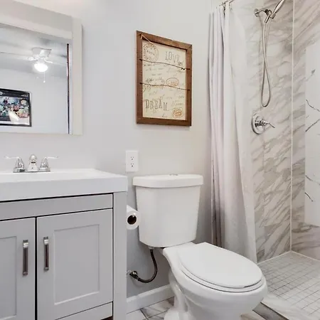 Captivating Conti Hideaway- Mid-city Perfection Holiday home *