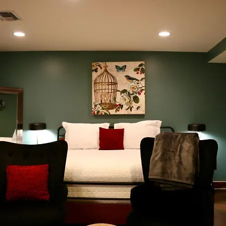 Canal Street 3*