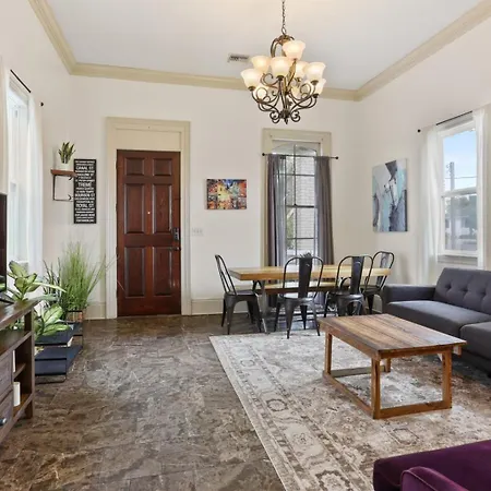 3bd Steps To Saint Charles Gated Parking New Orleans