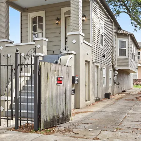 Holiday home 3bd Steps To Saint Charles Gated Parking *
