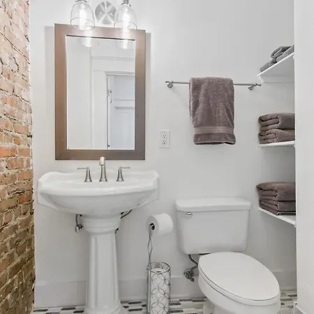 Stunning 2bd Luxury Perfect Nola Location Apartment *