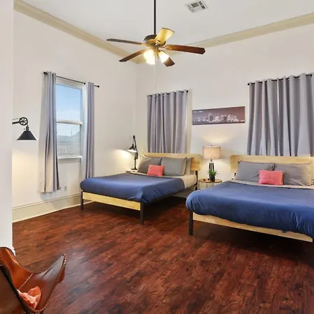 3bd Steps To Saint Charles Gated Parking *