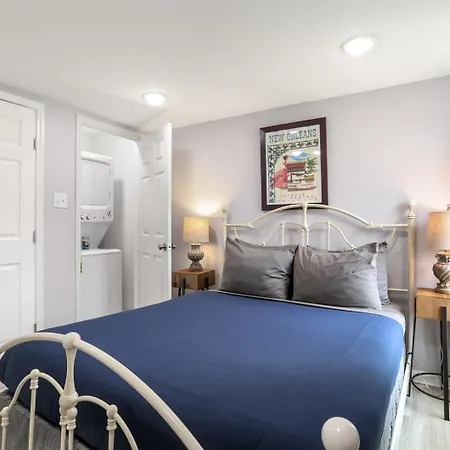 Skip To Saint Charles Local Art-filled Hideaway Holiday home