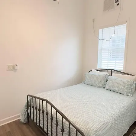 Charming 2br! Close To Fq & Bourbon St. Apartment