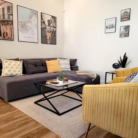Villa Entire Spacious Vacation - 1 Mile To Attractions