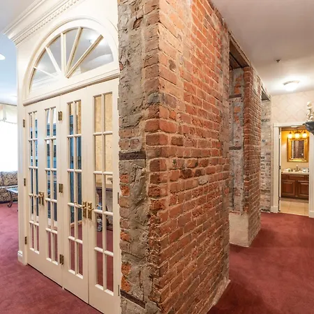 Hotel Quarter House 3*