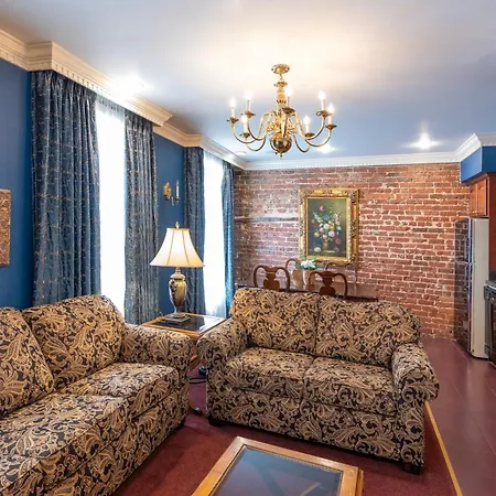 Quarter House Hotel