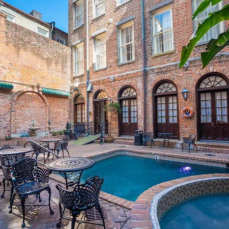 Quarter House Hotel