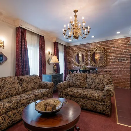 Hotel Quarter House 3*