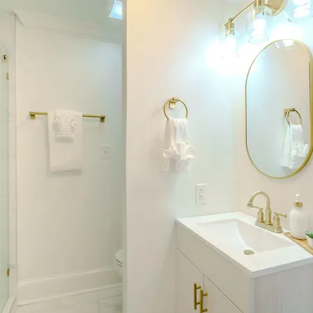 Holiday home Serene 4 Bedroom Near French Quarter With Wi-fi And Parking New Orleans