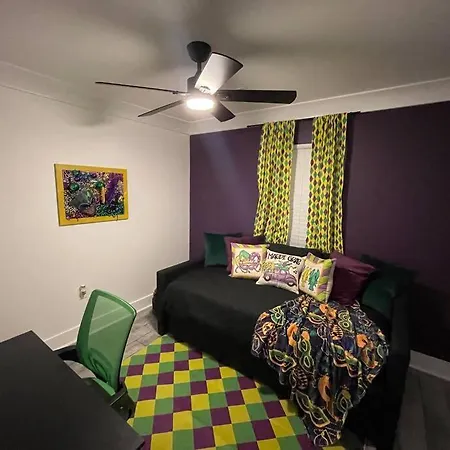Holiday home Mardigras Modern 4bedrm Wi-fi Free Parking