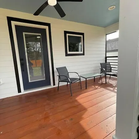 Holiday home Mardigras Modern 4bedrm Wi-fi Free Parking