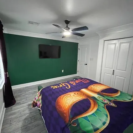 Mardigras Modern 4bedrm Wi-fi Free Parking *