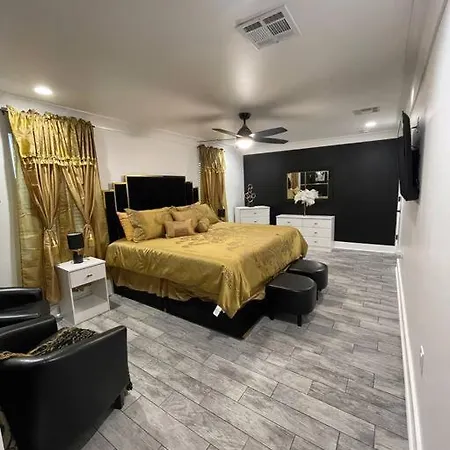 Holiday home Mardigras Modern 4bedrm Wi-fi Free Parking New Orleans