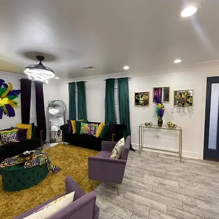 Mardigras Modern 4bedrm Wi-fi Free Parking Holiday home *