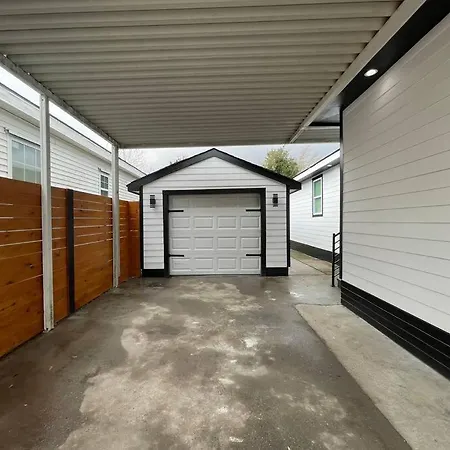 Holiday home Mardigras Modern 4bedrm Wi-fi Free Parking