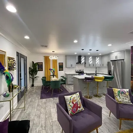 Holiday home Mardigras Modern 4bedrm Wi-fi Free Parking