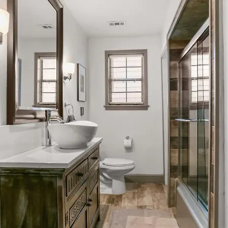 Lil Red Door Perfect 1bd In Bywater With Courtyard Apartment