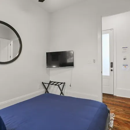 Holiday home Luxury 4bd With Pool And Off Street Parking *